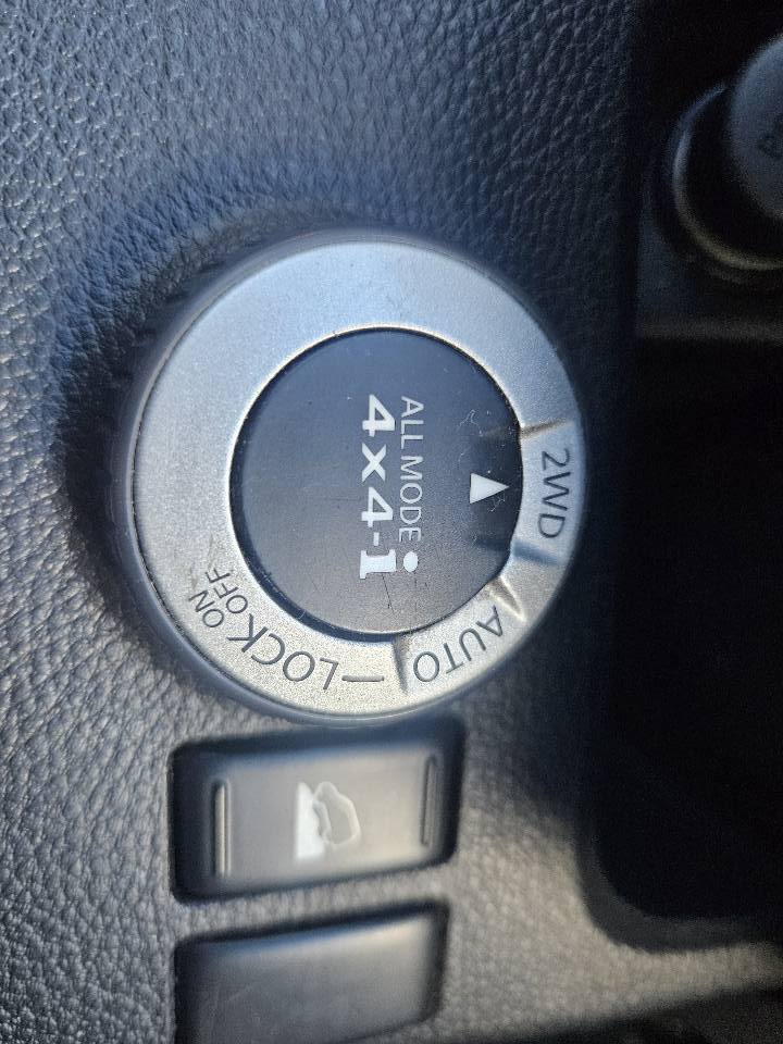 2010 Nissan X-Trail13.jpg